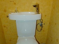 WiCi Concept Waschbecken auf die Toilette anpassbare - Herr C - 1 auf 2